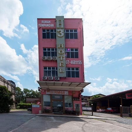 Super Oyo 90385 H3 Hotel Yong Peng Екстер'єр фото