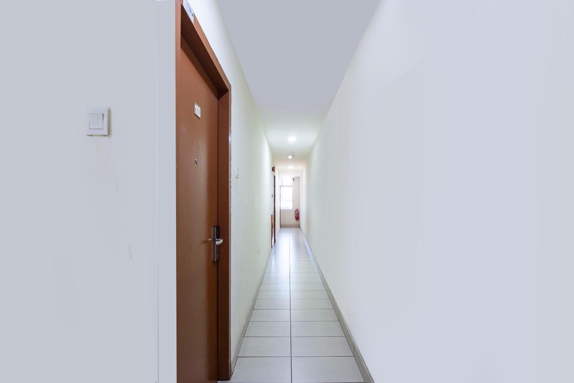 Super Oyo 90385 H3 Hotel Yong Peng Екстер'єр фото